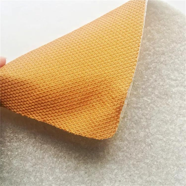 Kain dilaminasi dengan spone