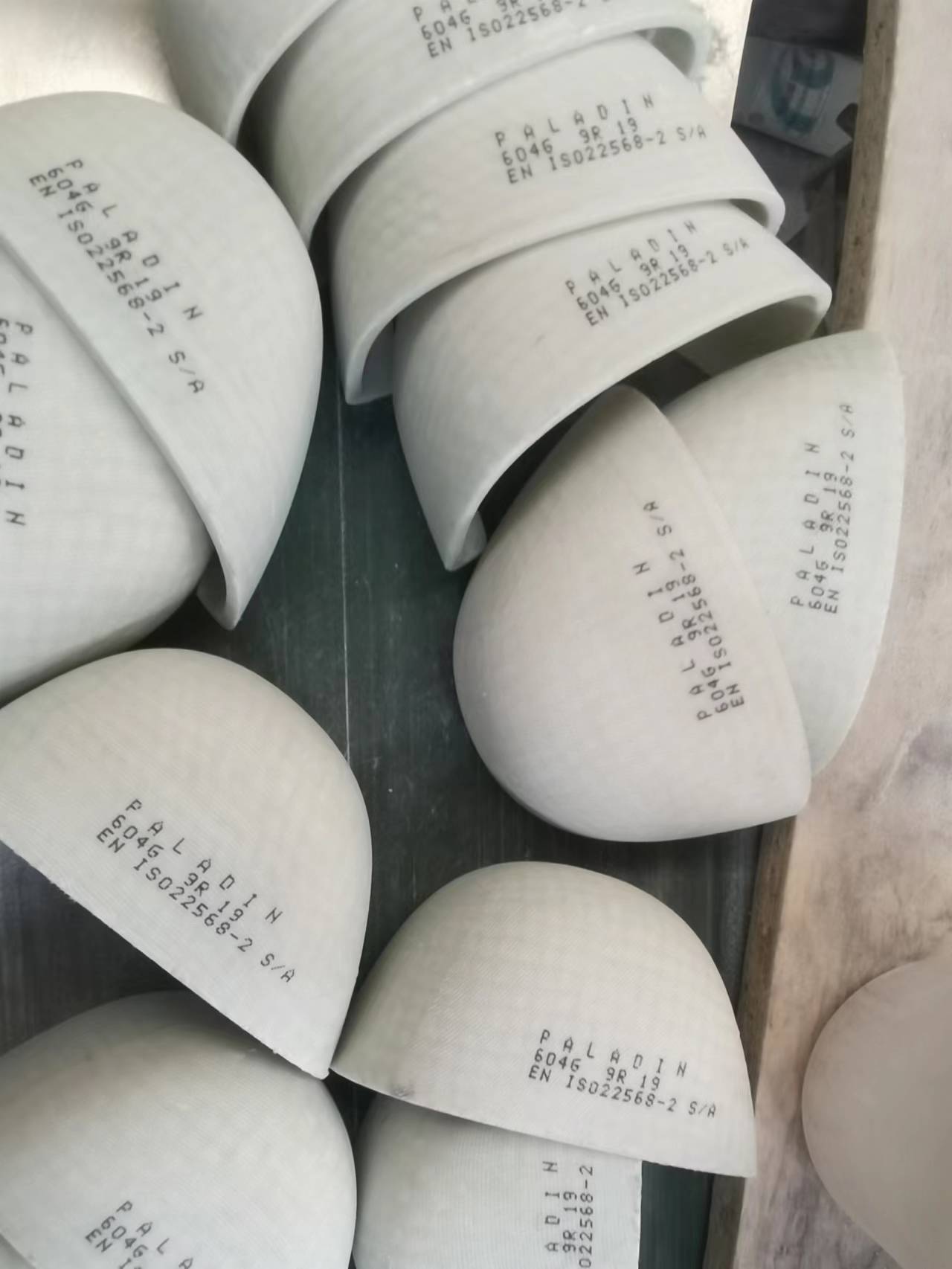 Model Pu Coated 522 Fiberglass Toe Cap | 200j Resistensi Dampak untuk Sepatu Keselamatan Industri